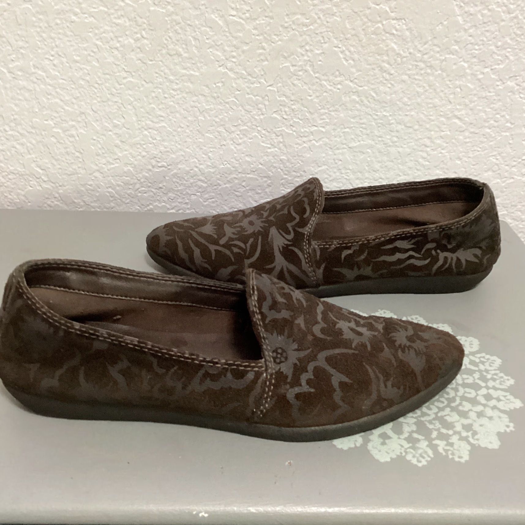 Vintage THE FLEXX Vera Pelle Flats Brown Floral Embossed Leather Slip On Flat Women 6.5 Classic Loafer Size US 7 / IT 37 - 5 Thumbnail