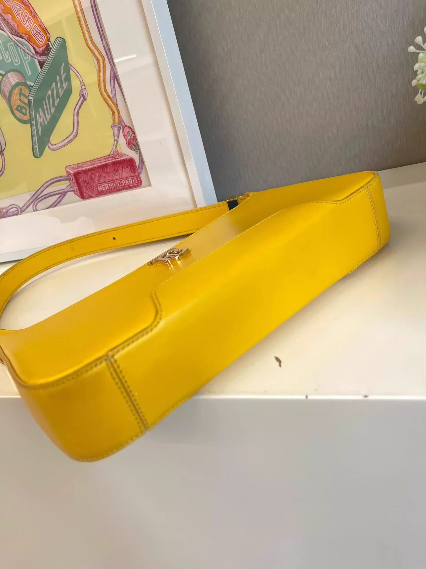 Burberry Burberry TB Yellow Armpit Bag Near New AH305 Size ONE SIZE - 5 Thumbnail