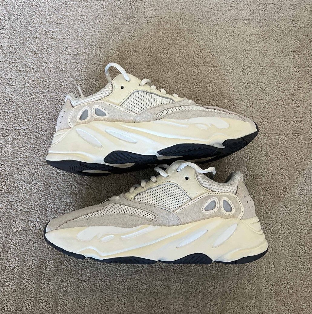 Adidas Yeezy 700 Analog Size 7 Size US 7 / EU 40 - 1 Thumbnail