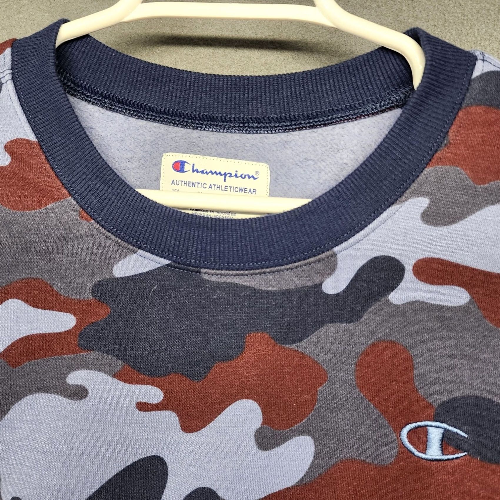 Champion VINTAGE Champion Sweatshirt Men Large Blue Red Camo Kangaroo Pouch Athleisure Casual Mens Size US L / EU 52-54 / 3 - 4 Thumbnail