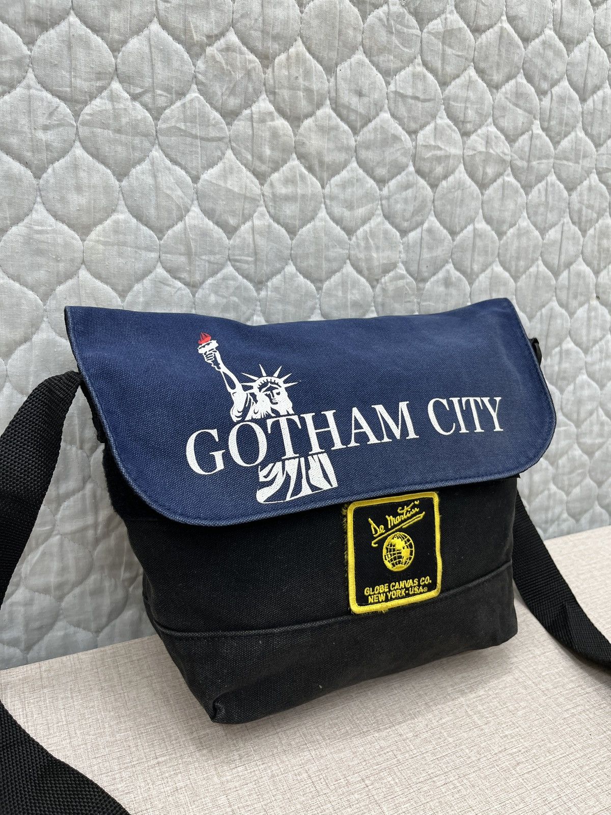BEAMS GOTHAM CITY SLING BAG