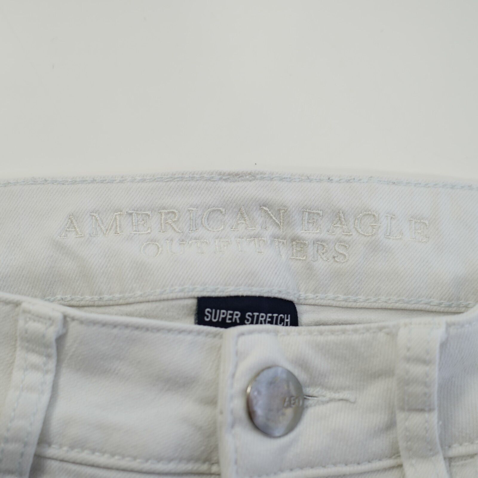 American Eagle Outfitters American Eagle White Denim Super Stretch Shorts Size 4 28/3 Size US 28 / EU 44 - 7 Thumbnail