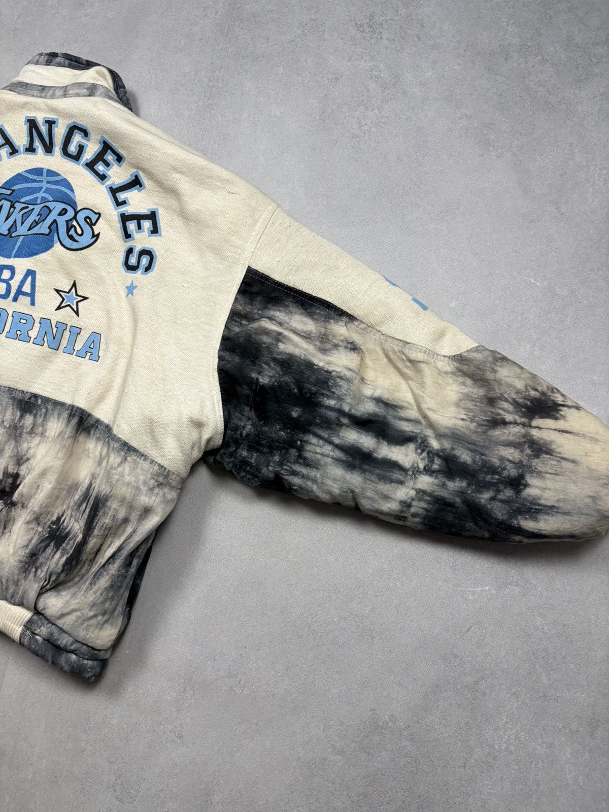 NBA Vintage Los Angeles Lakers NBA Jacket USA Tie Dye Thrashed Size US XL / EU 56 / 4 - 6 Thumbnail