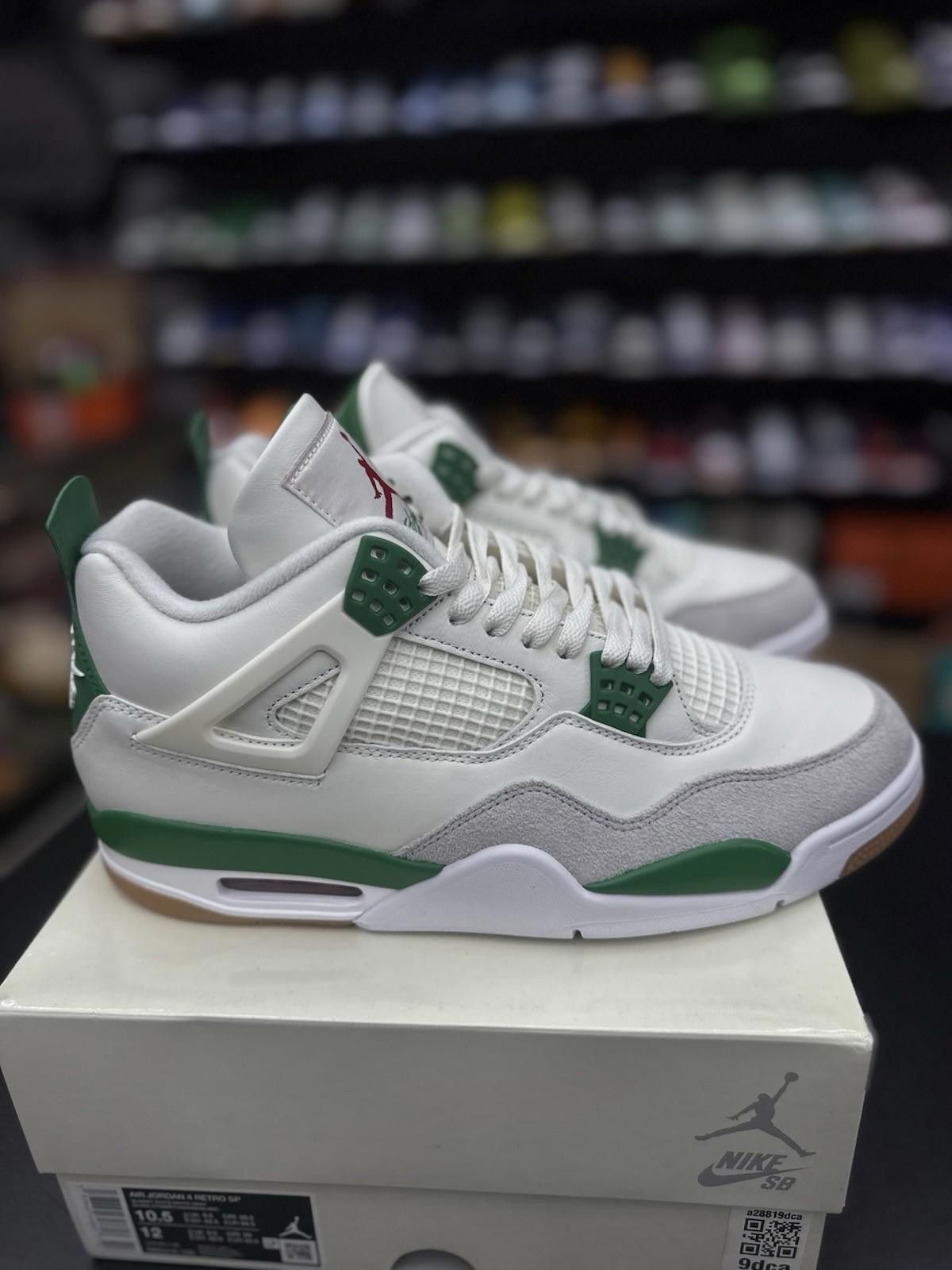 Jordan Brand Size 10.5 - Jordan 4 Retro SP x Nike SB Mid Pine Green New Size US 10.5 / EU 43-44 - 1 Thumbnail