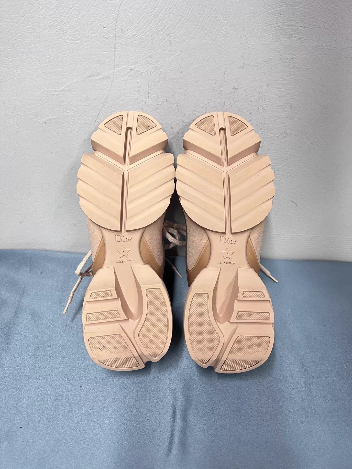 Dior Dior D-Connect nude low-top sneaker 36 mint Size US 5.5 / IT 35.5 - 7 Thumbnail