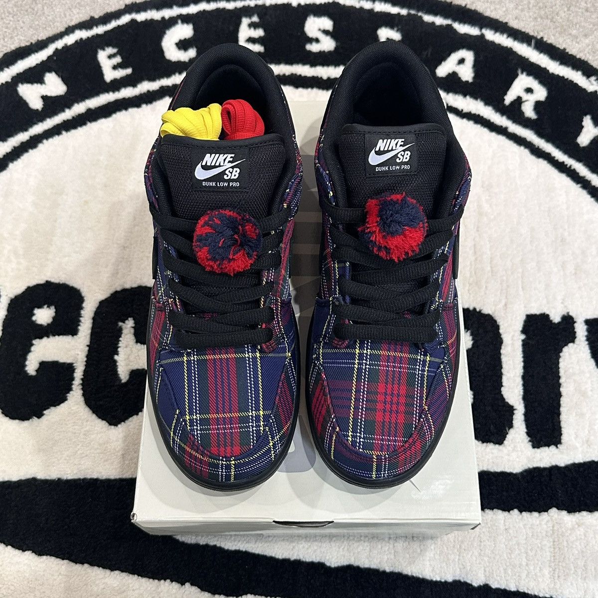 Nike SB Nike SB Dunk Low ‘Nardwuar’ Size US 11 / EU 44 - 4 Thumbnail