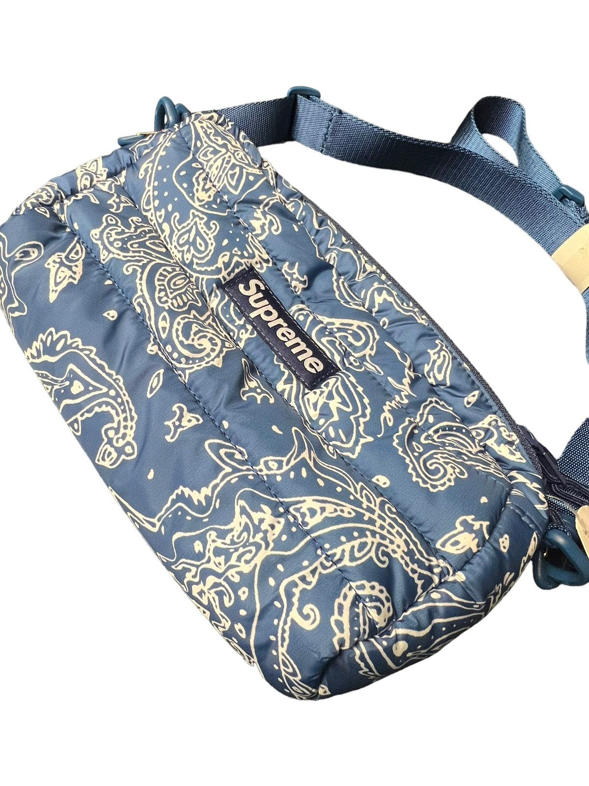 Supreme paisley bandana puffer side outlet bag