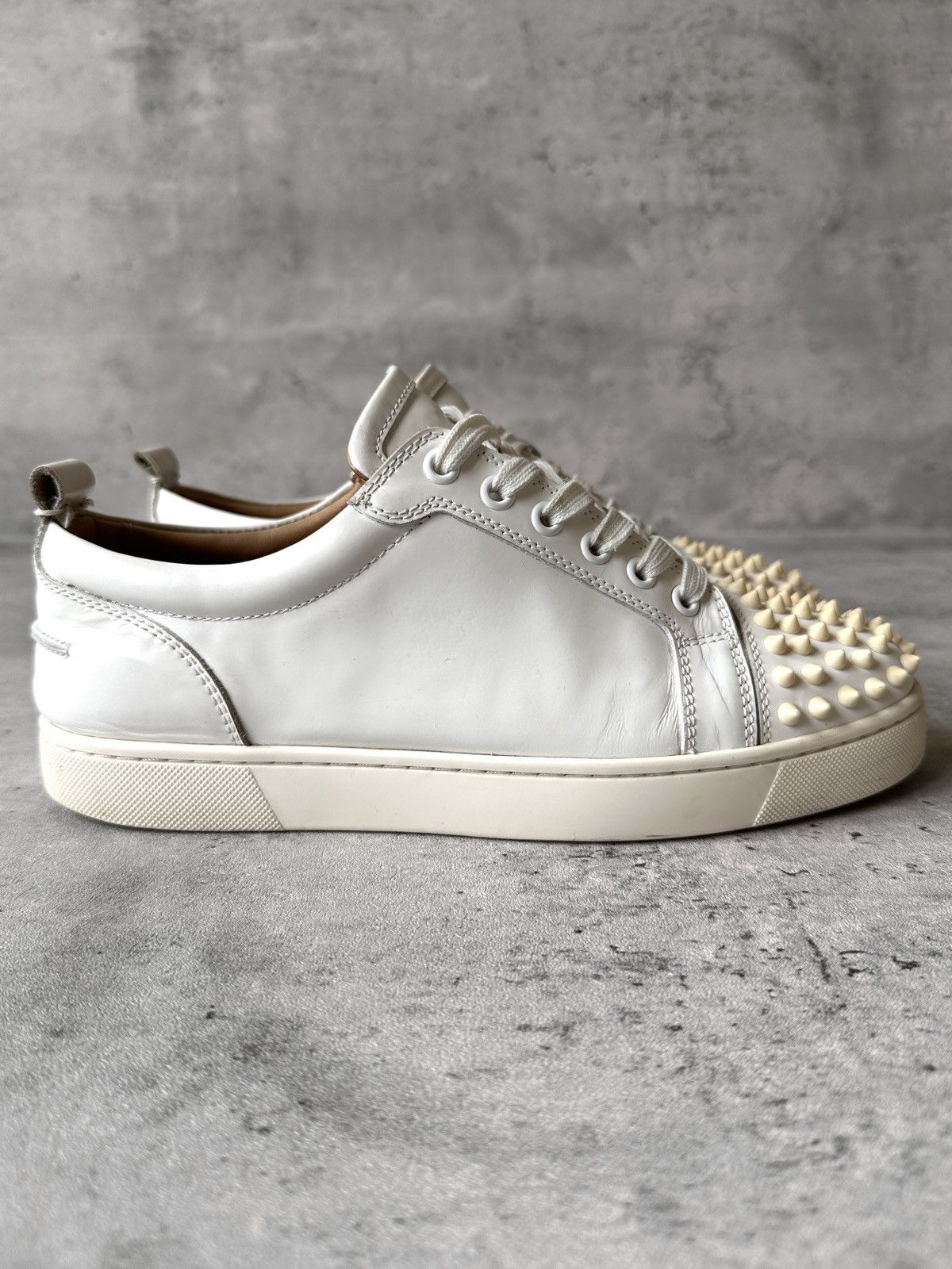 Christian Louboutin LOUIS FLAT CREAM SPIKES LOW TOP Size US 8 / EU 41 - 9 Thumbnail