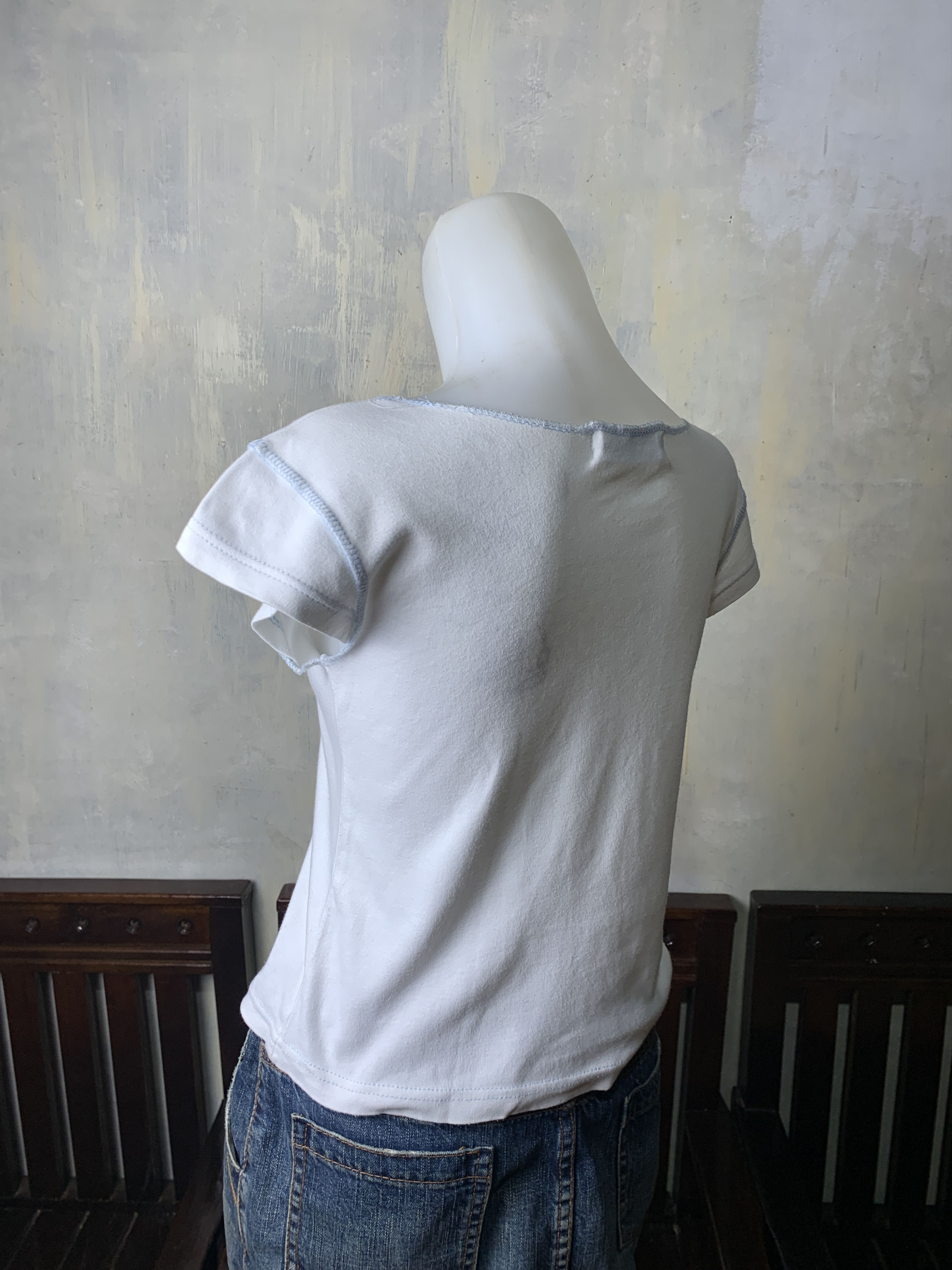 Japanese Brand No Jeans White Flower Spell Out Tee (S) Size S / US 4 / IT 40 - 3 Thumbnail