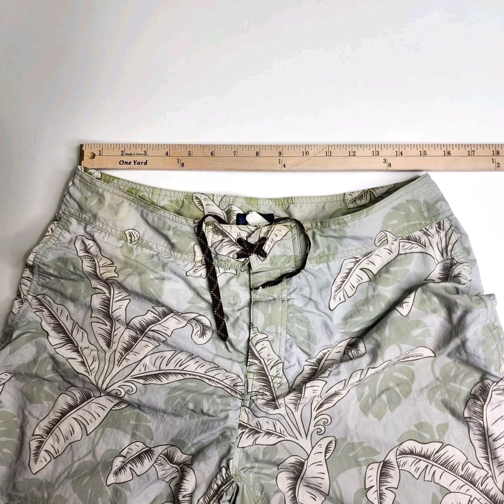 Patagonia Patagonia Wavefarer Board Shorts Palms Surf Beach Pool Swimsuit Trunks 33 Green Mens Regular Waist Drawstring Pockets Beach Size US 33 - 7 Thumbnail