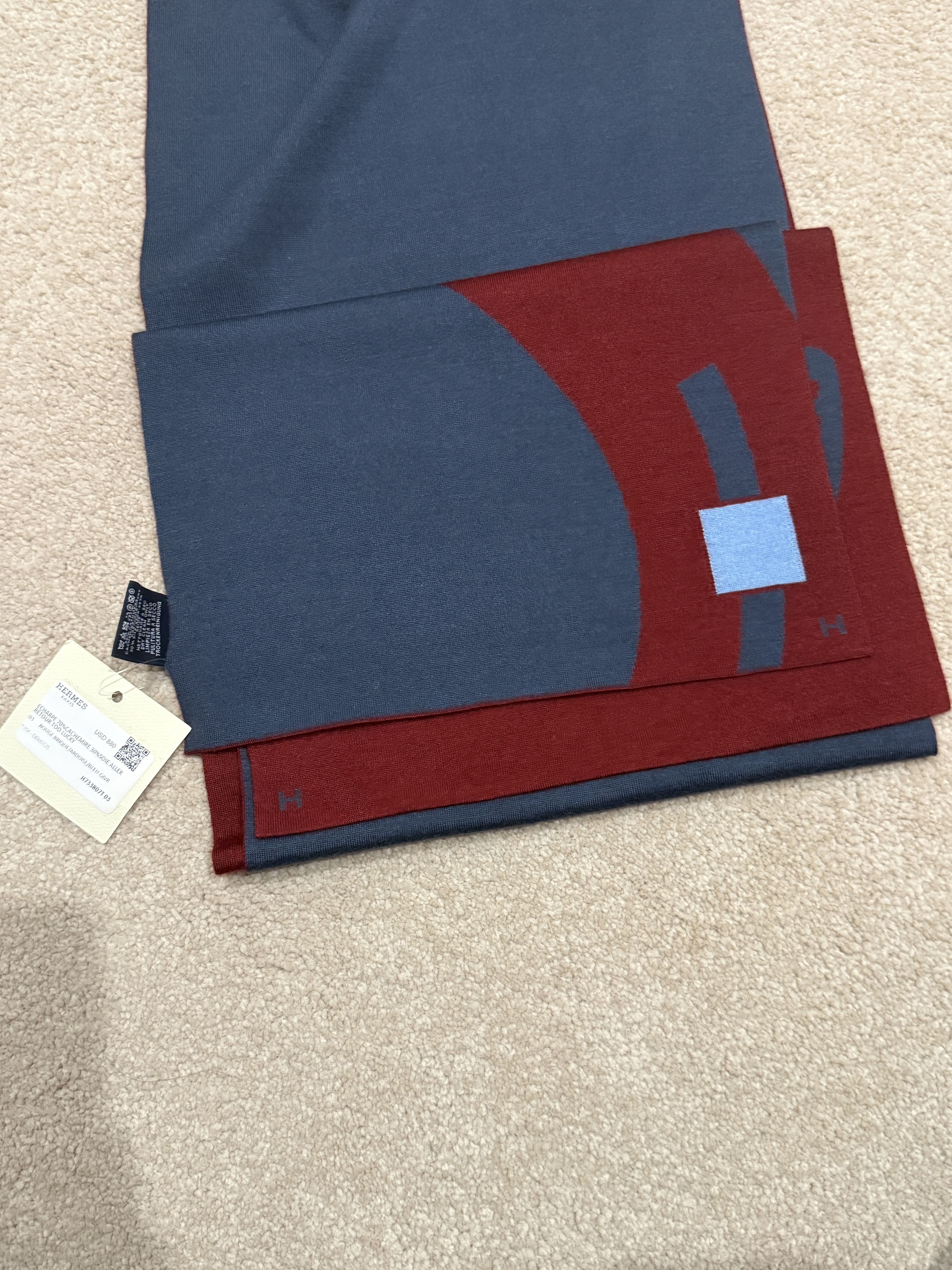 Hermes NWT Hermès Red/Blue Mens Reversible Cashmere/Silk Scarf Size ONE SIZE - 2 Thumbnail