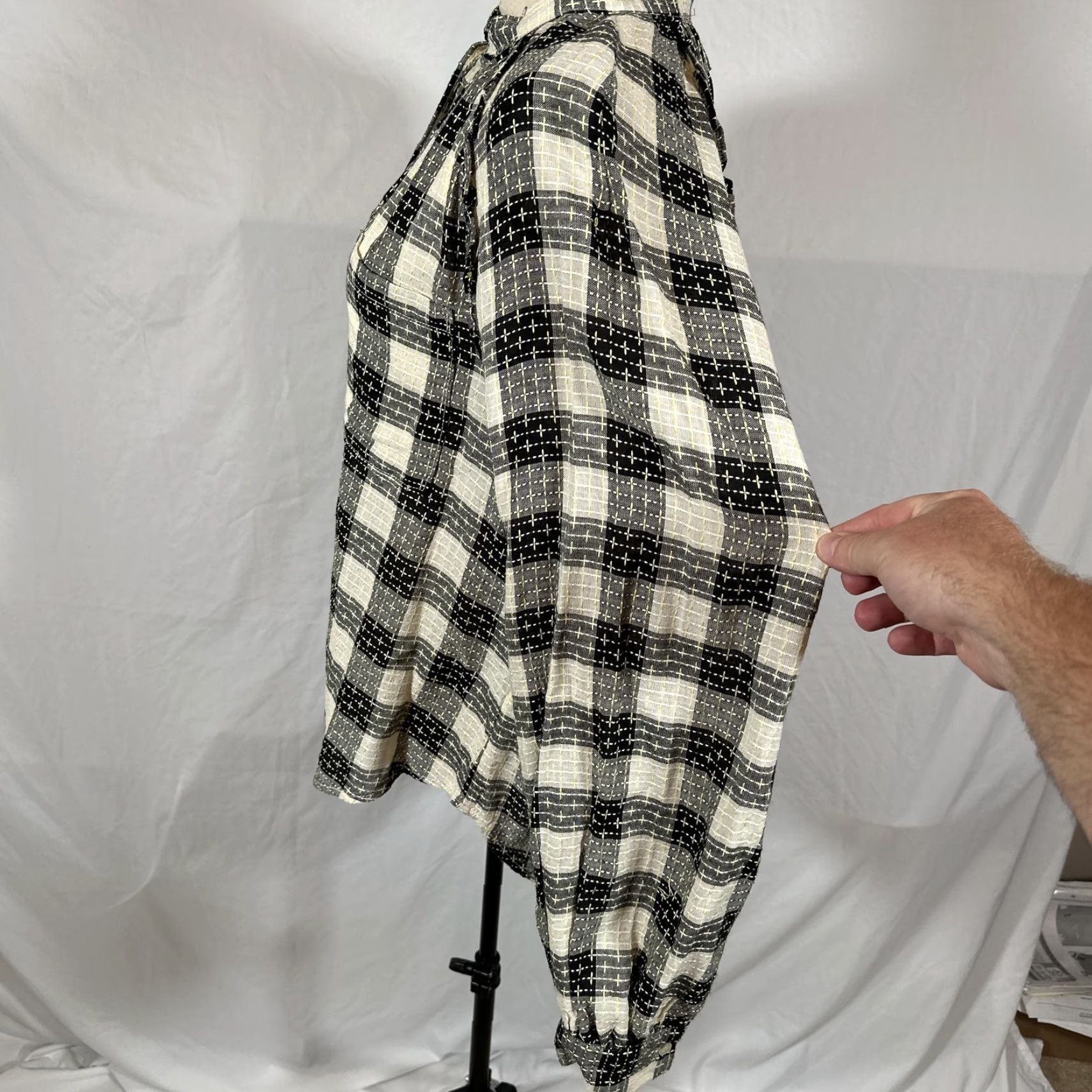 Vintage VINTAGE Pilcro Anthropologie Shirt Womens XL Black Plaid Ruffle Collar Long Sleeve Button-Front Knit Lightweight All Seasons Womens XL Size XL / US 12-14 / IT 48-50 - 4 Thumbnail