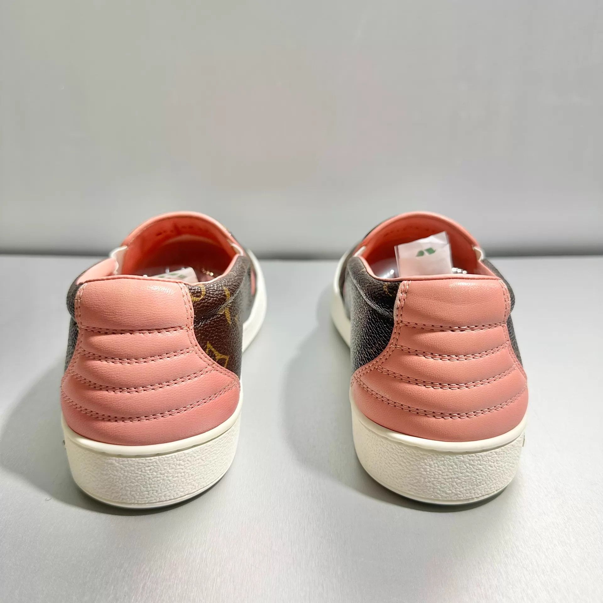 Louis Vuitton LV Monogram slip-on 37.5 2-3 worn excellent Size US 7 / IT 37 - 5 Thumbnail