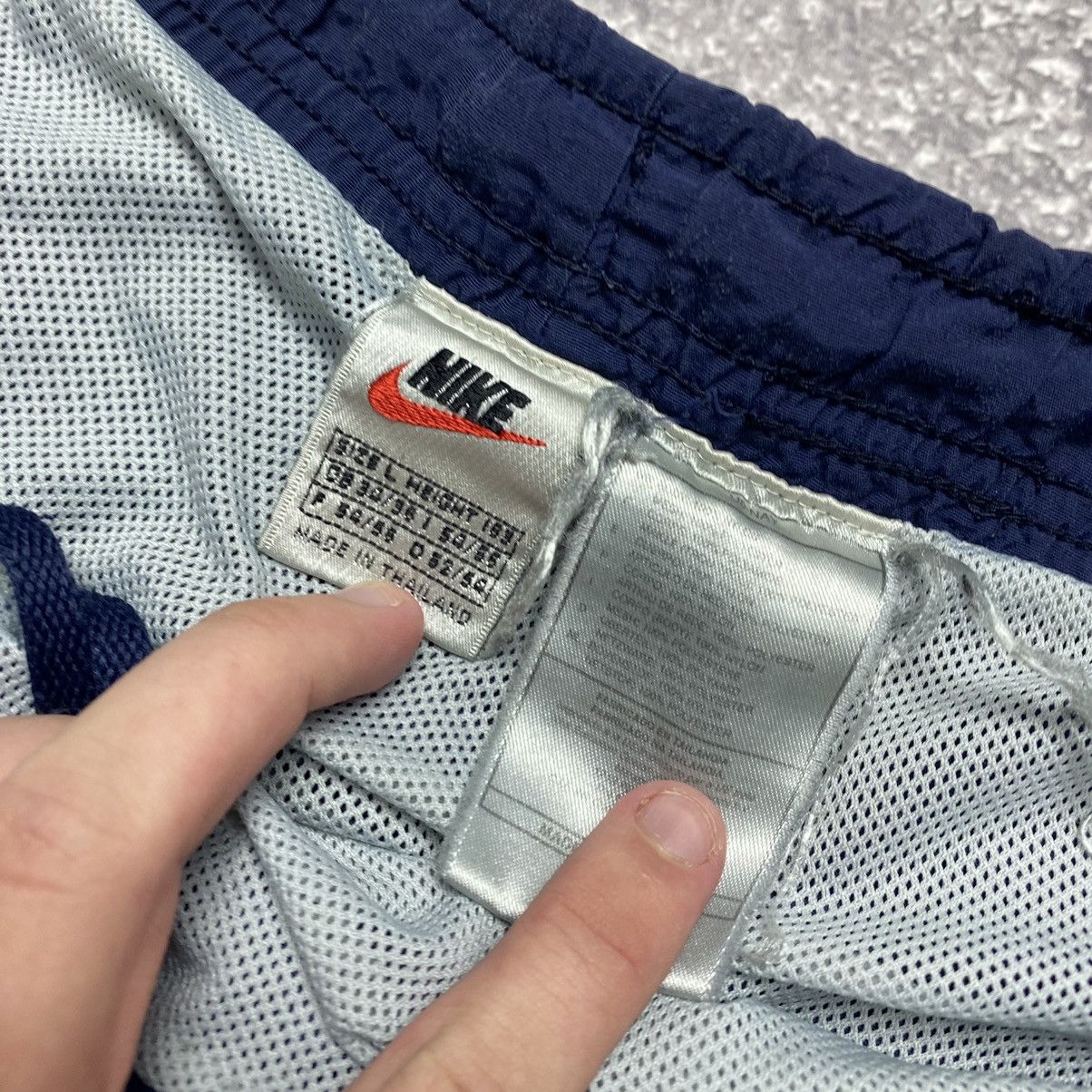 Vintage Vintage Nike Small Logo 90’s Swoosh y2k rare shorts Size US 34 / EU 50 - 6 Thumbnail