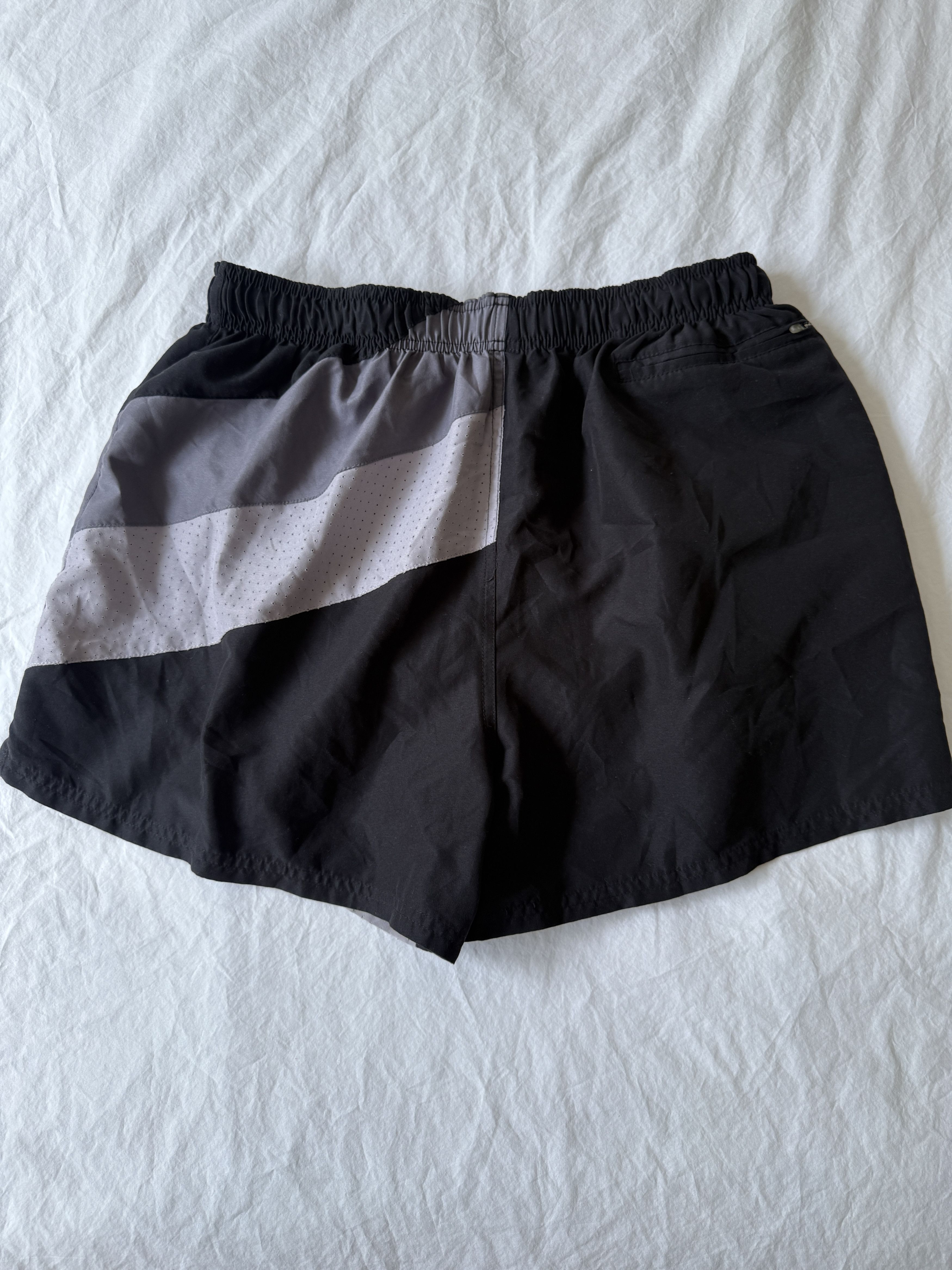 Nike Nike Swim Size US 36 / EU 52 - 2 Thumbnail