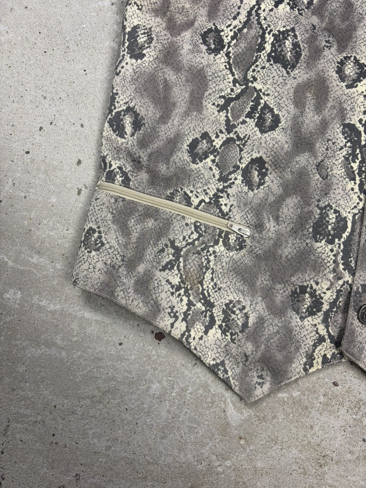 Versace Vintage 1990s Versus Gianni Versace Snake Print Animal Vest Size US M / EU 48-50 / 2 - 3 Thumbnail