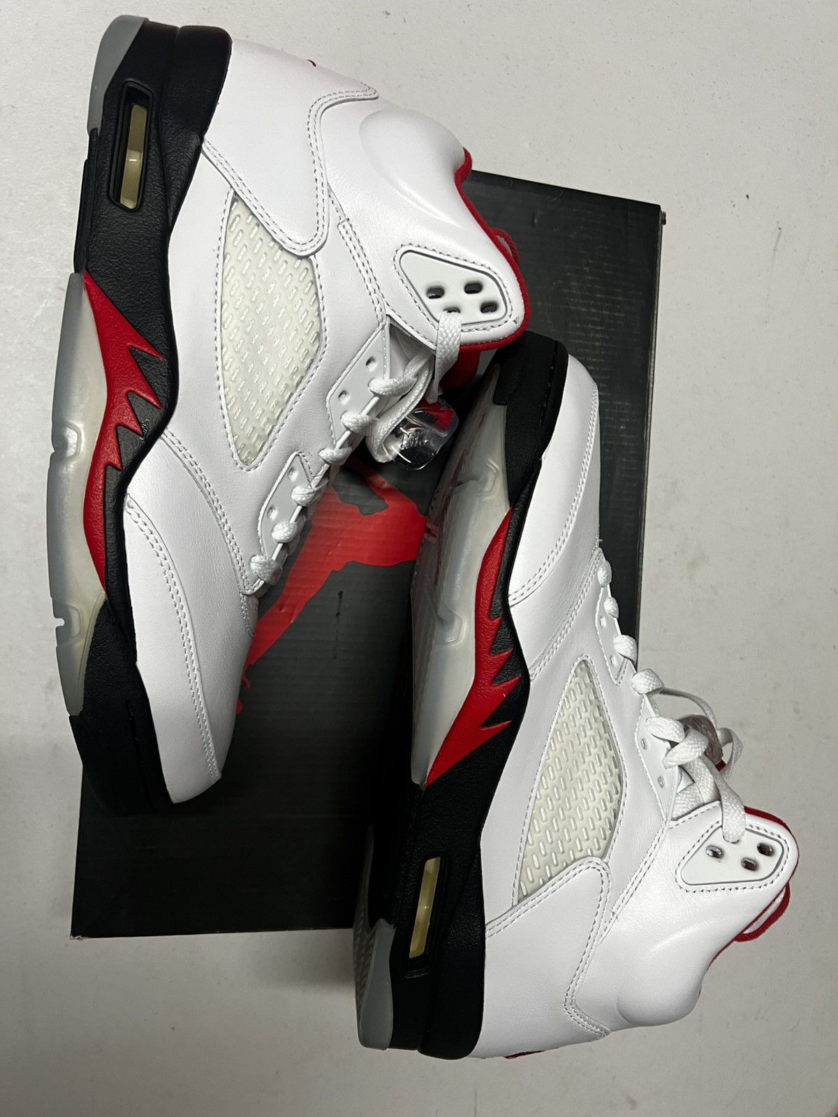 Jordan Brand Jordan 5 Retro Fire Red Silver Tongue Size US 9.5 / EU 42-43 - 5 Thumbnail
