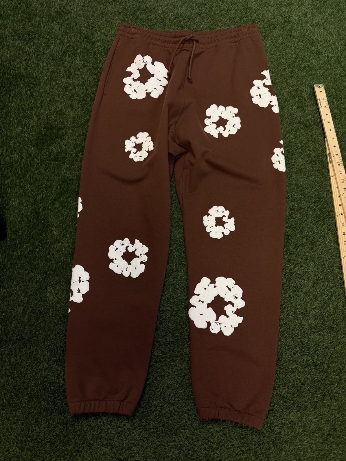 DENIM TEARS Denim Tears Cotton Wreath Sweatpants Size XL (NEW) Size US 34 / EU 50 - 1 Thumbnail