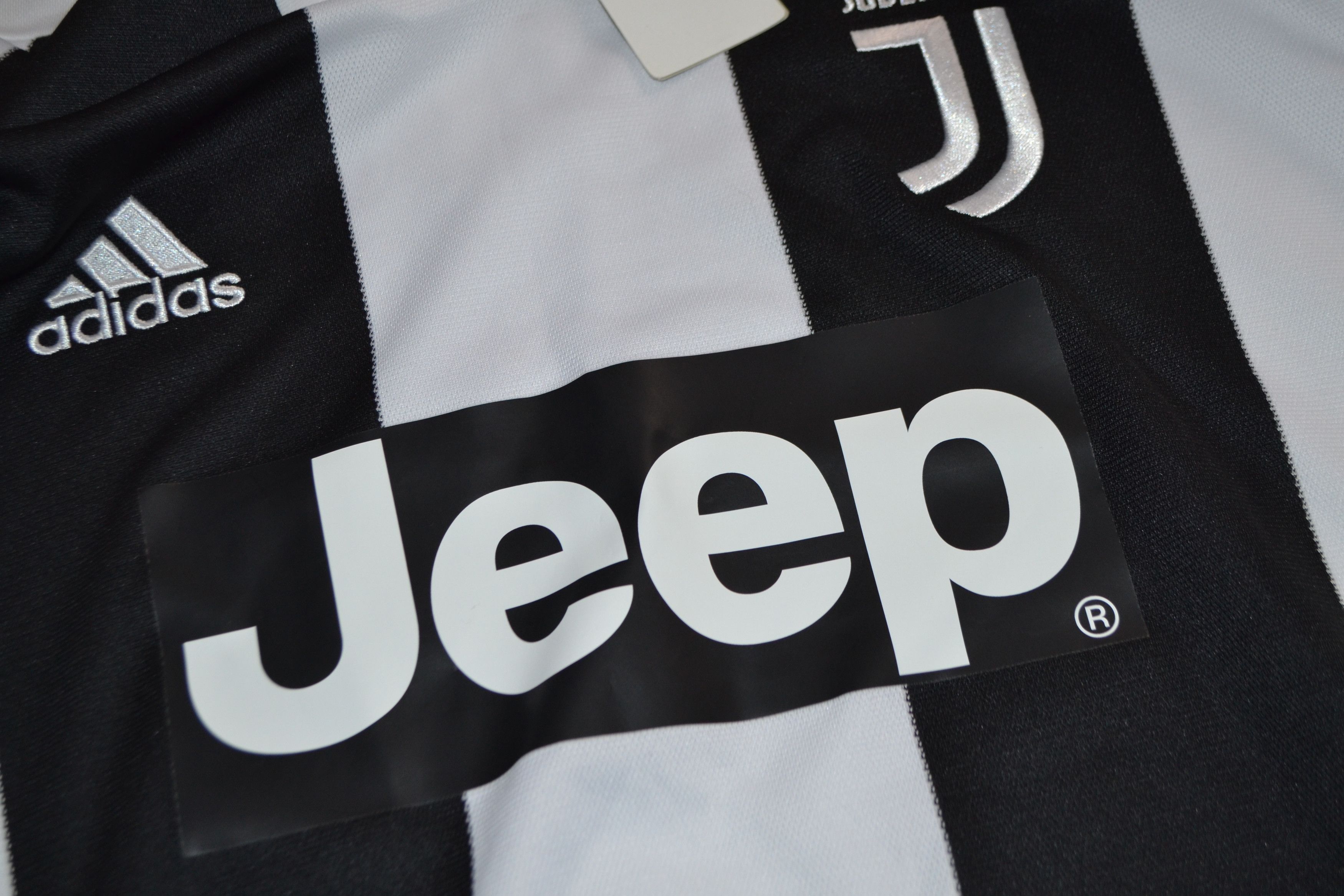 Adidas Juventus Home Shirt 2018 2019 Kit Ronaldo Jersey Size US XL / EU 56 / 4 - 5 Thumbnail