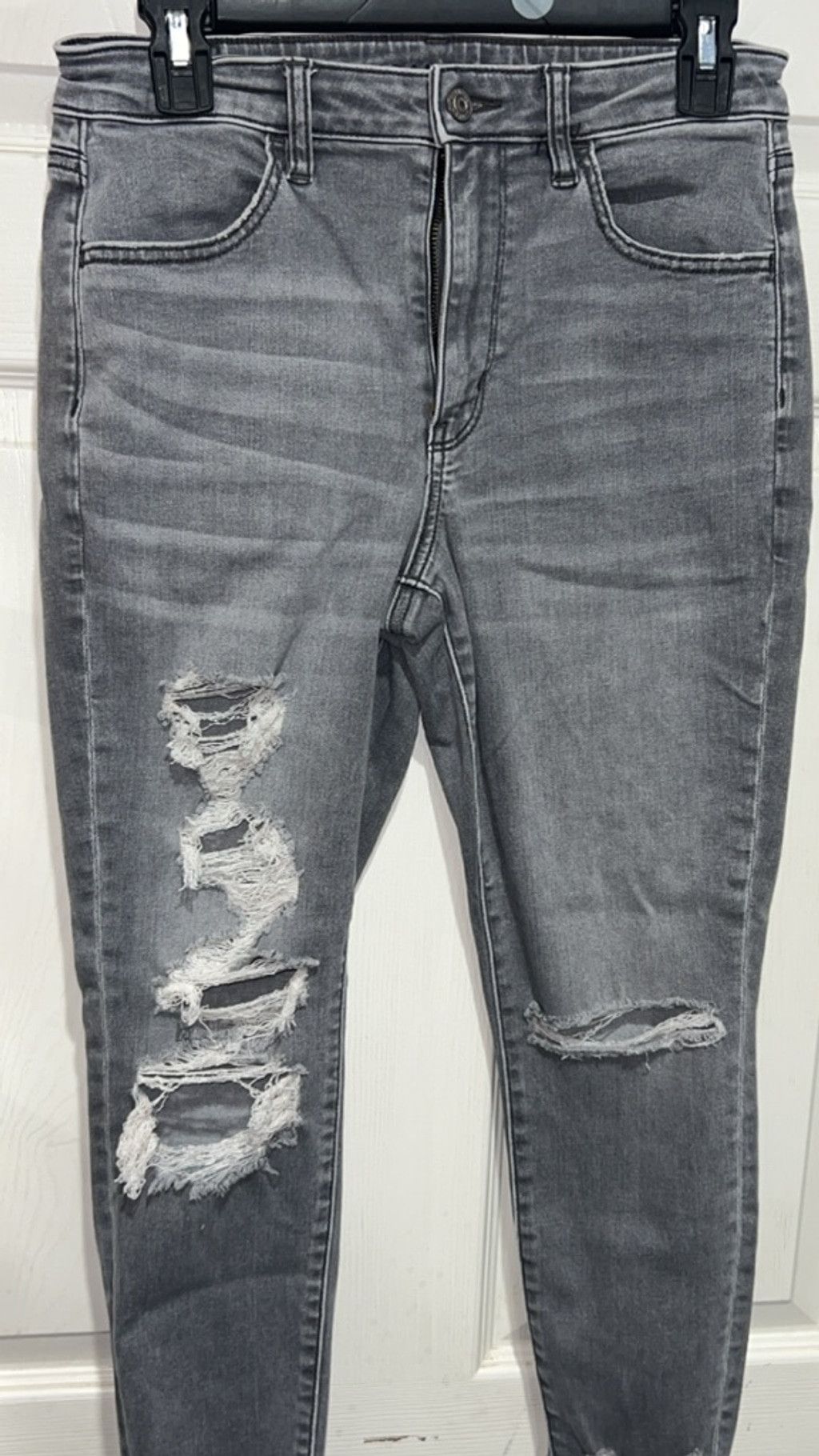 American Eagle Outfitters Women's American Eagle Gray Distressed Skinny Jeans Size 8 Size 30" / US 8 / IT 44 - 1 Thumbnail