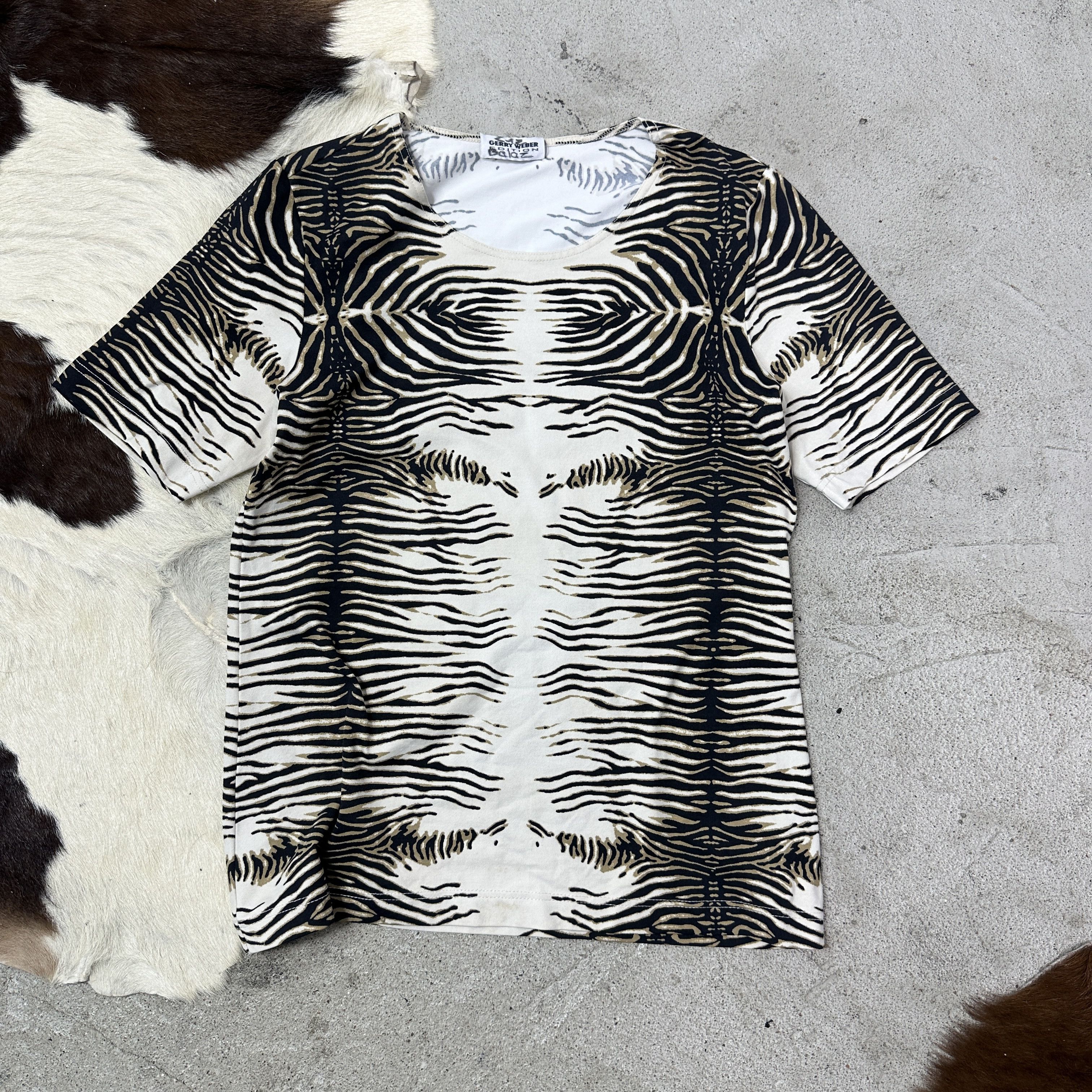 Vintage Vintage Streetwear Zebra Animal Print T-shirt Y2K Size S / US 4 / IT 40 - 2 Thumbnail