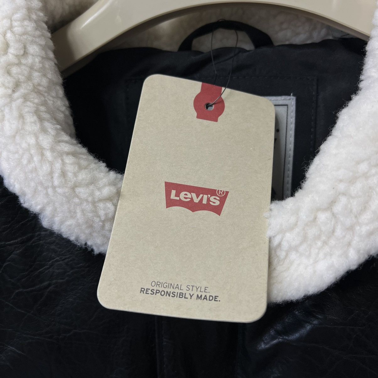 Levi's Levi's Men's Quilted Woodsman Puffer Jacket Black NEW NWT Size US L / EU 52-54 / 3 - 13 Thumbnail