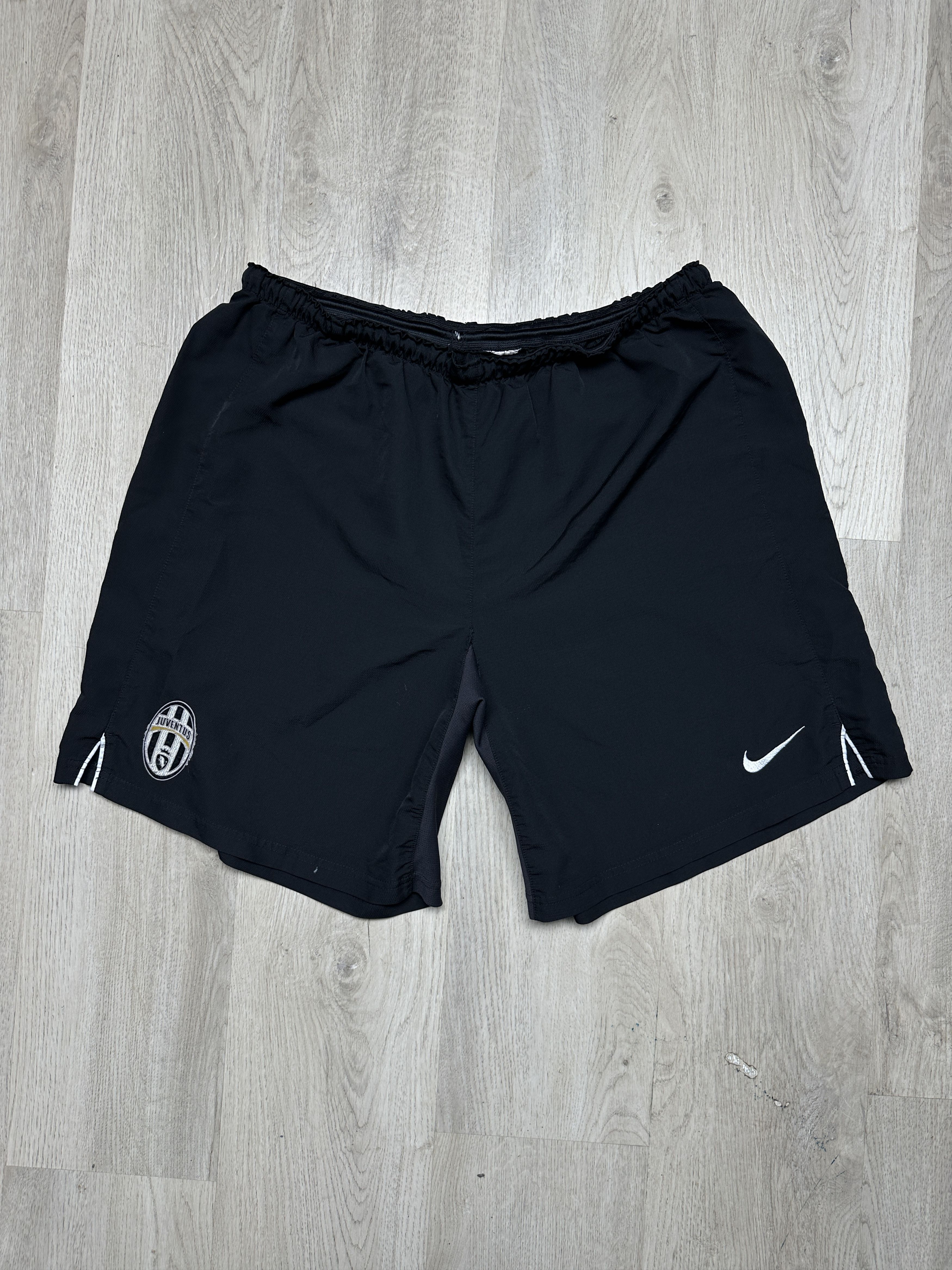 Nike Nike Juventus Vintage Mens Shorts Size US 36 / EU 52 - 1 Thumbnail