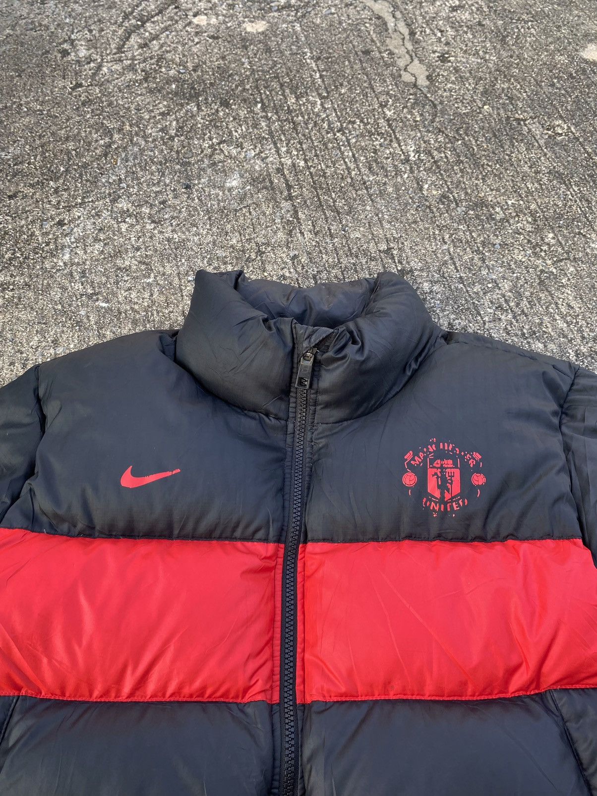 Nike Vintage Nike Puffer Jacket ManU Size US L / EU 52-54 / 3 - 5 Thumbnail