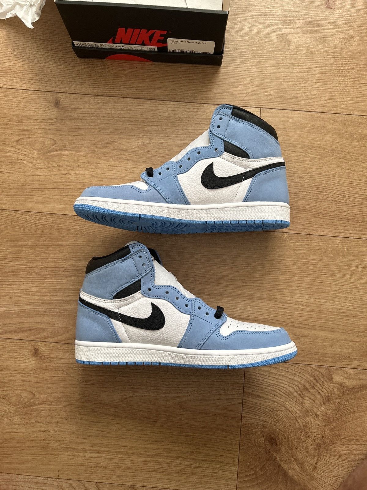 Jordan Brand Air Jordan 1 Retro High OG “University Blue” 2021 Size US 9.5 / EU 42-43 - 2 Thumbnail