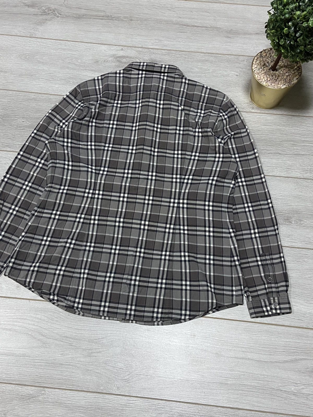 Burberry Burberry Brit vintage shirt full nova check button overprint Size US XL / EU 56 / 4 - 8 Thumbnail