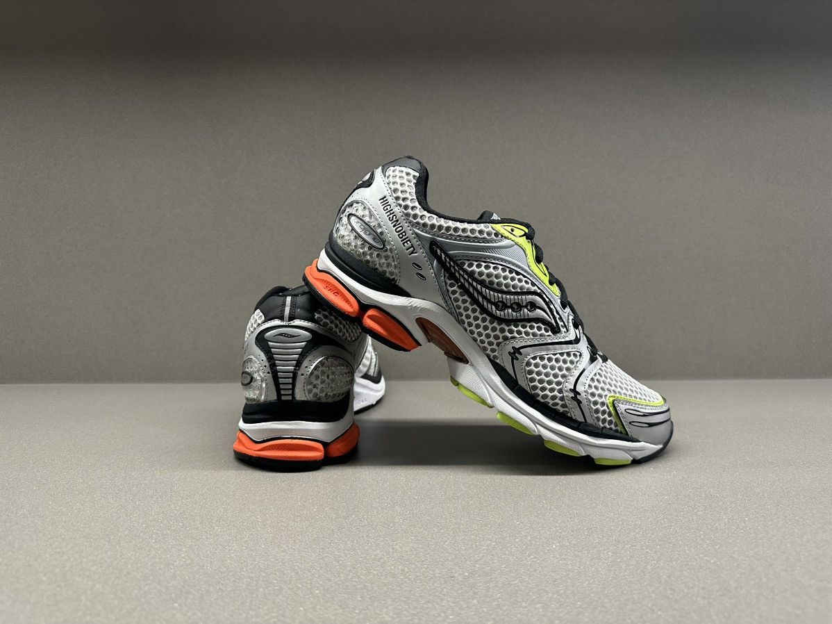 Saucony Saucony ProGrid Triumph 4 Highsnobiety Silver Size US 9 / EU 42 - 7 Thumbnail