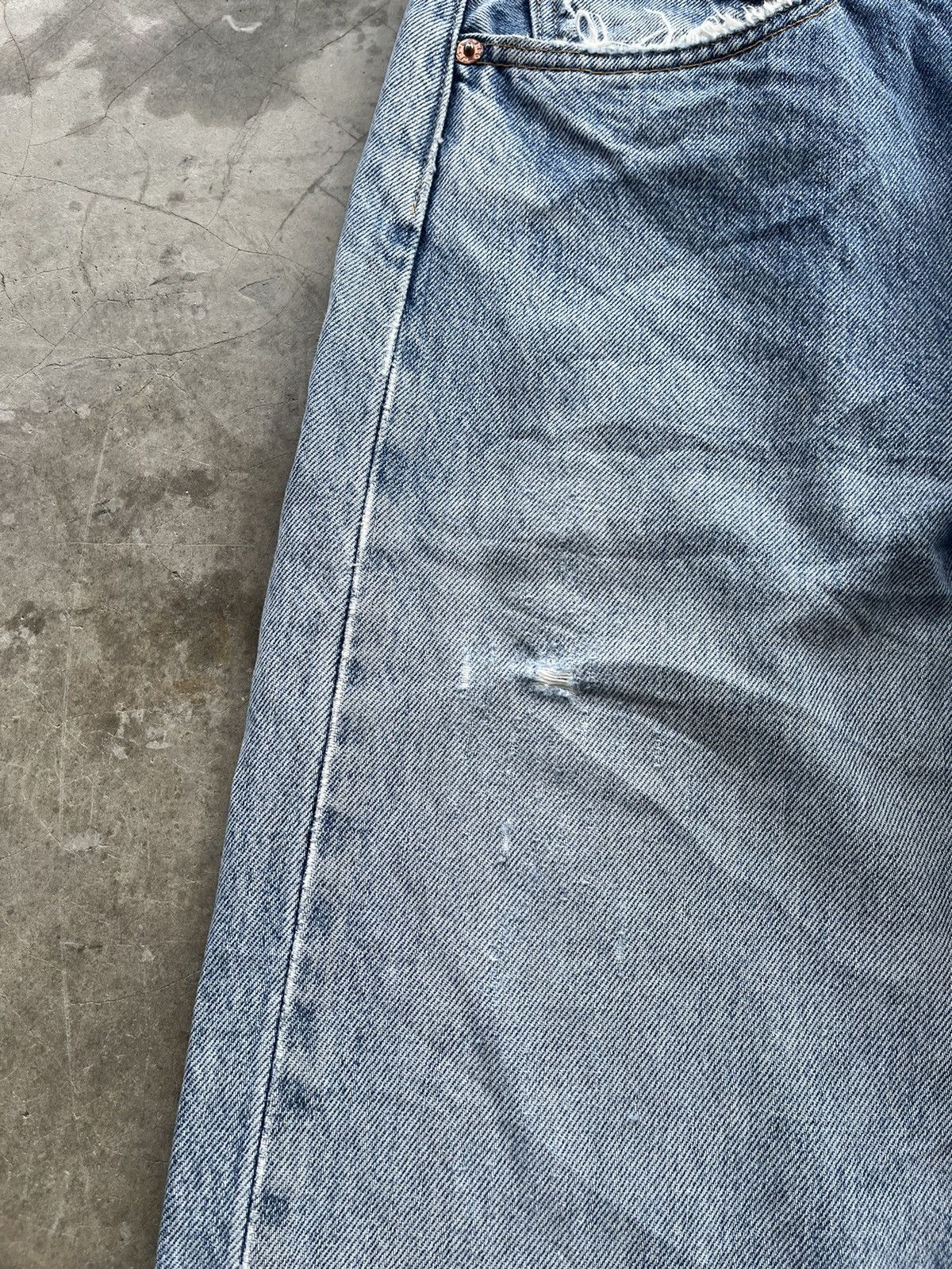 Levi's Vintage Levis 501 distressed faded blue button fly 553 Size US 30 / EU 46 - 7 Thumbnail