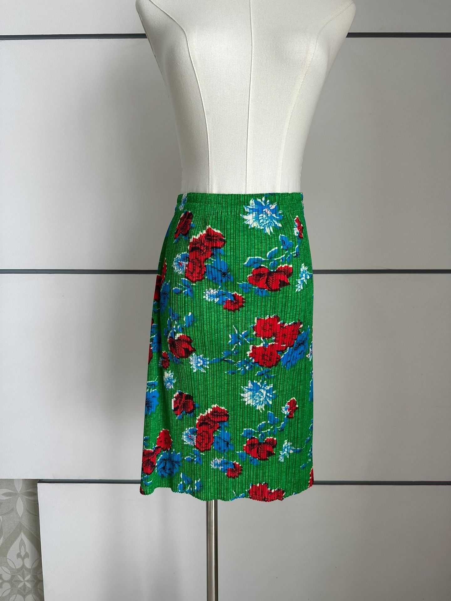 Issey Miyake ISSEY MIYAKE size3 PLEATS floral pleated skirt| Size 29" - 1 Thumbnail