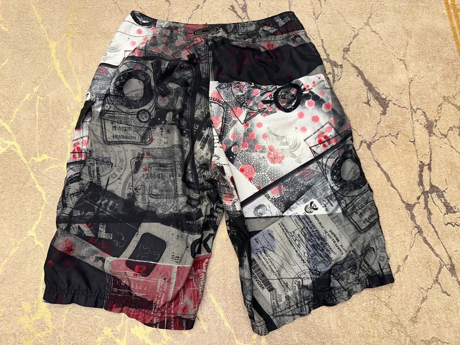 Oakley Oakley Shorts Limited Striped Rainbow Flame Board Size 30 Size US 30 / EU 46 - 4 Thumbnail