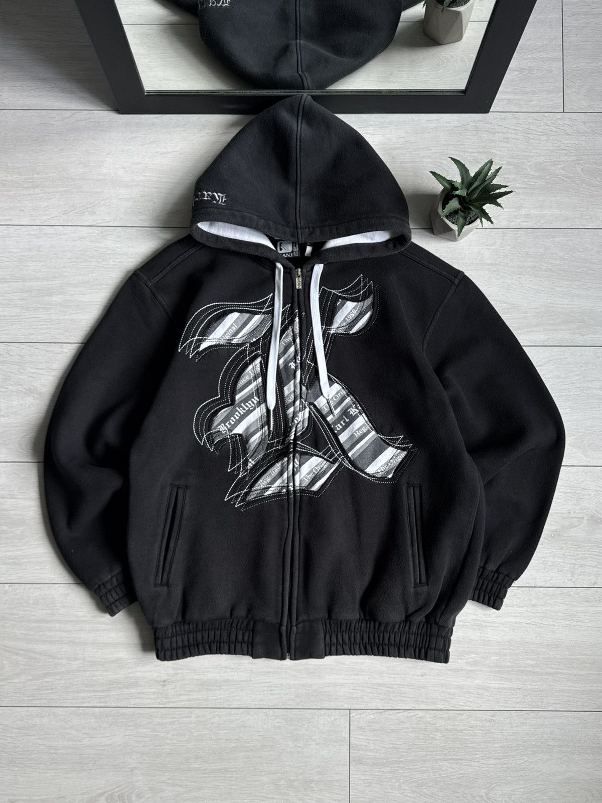 Karl Kani Vintage Karl Kani Y2K Big Logo Zip Hoodie Jacket Size US M / EU 48-50 / 2 - 1 Thumbnail