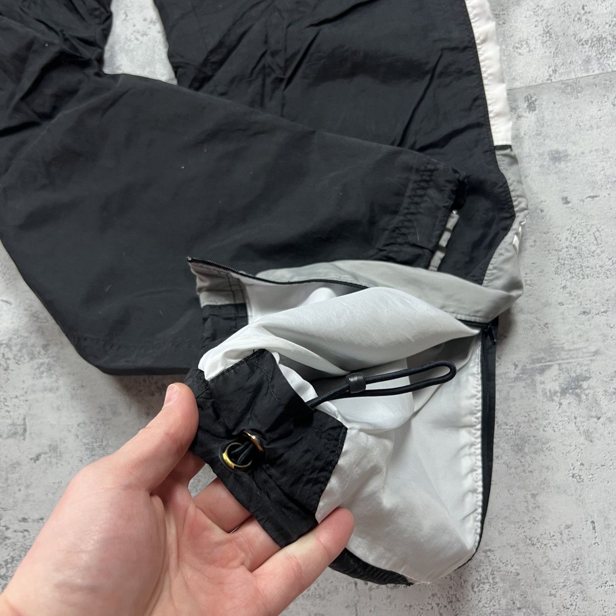 Nike 90s NIK EMBEOIDERED LOGO VINTAGE GORPCPORE PARACHUTE PANTS Size US 32 / EU 48 - 8 Thumbnail