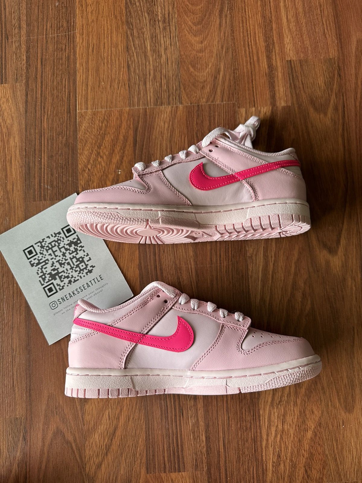 Nike Nike Dunk Low Triple Pink (GS) Size 7Y/8.5W DH9765-600 Size US 7 / EU 40 - 2 Thumbnail