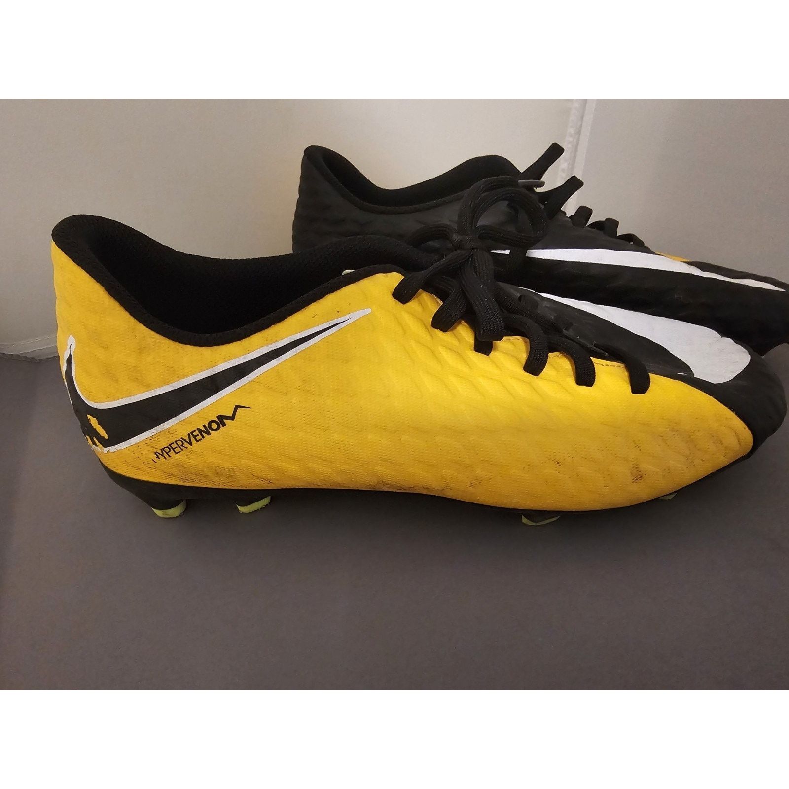 Nike Nike Jr Hypervenom Phelon III FG Kid's 6Y/38.5 Black/Yellow Size US 6 / EU 39 - 2 Thumbnail