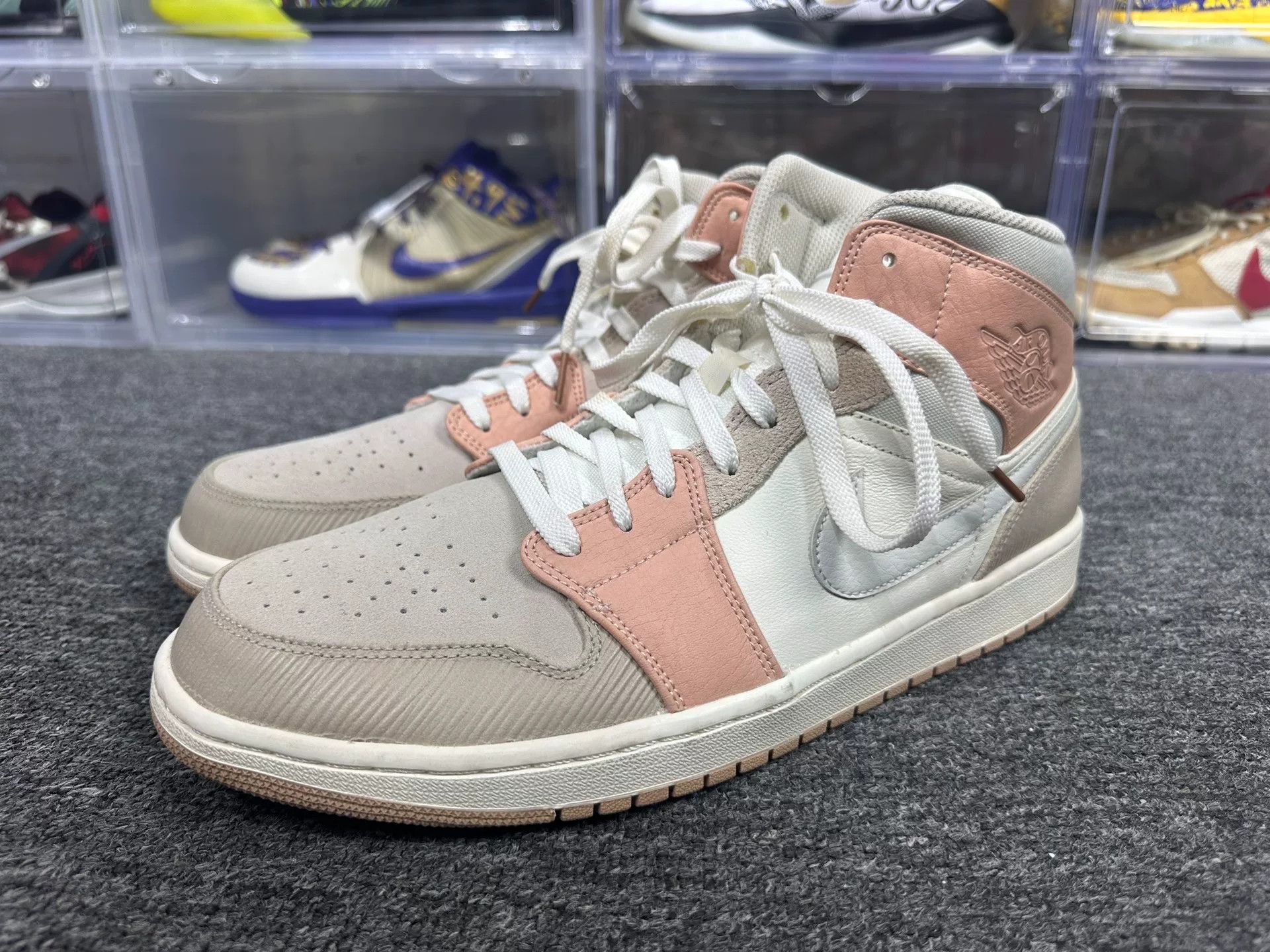 Nike Nike Beige Lowtop Sneakers 14 Men Size US 14 / EU 47 - 1 Thumbnail