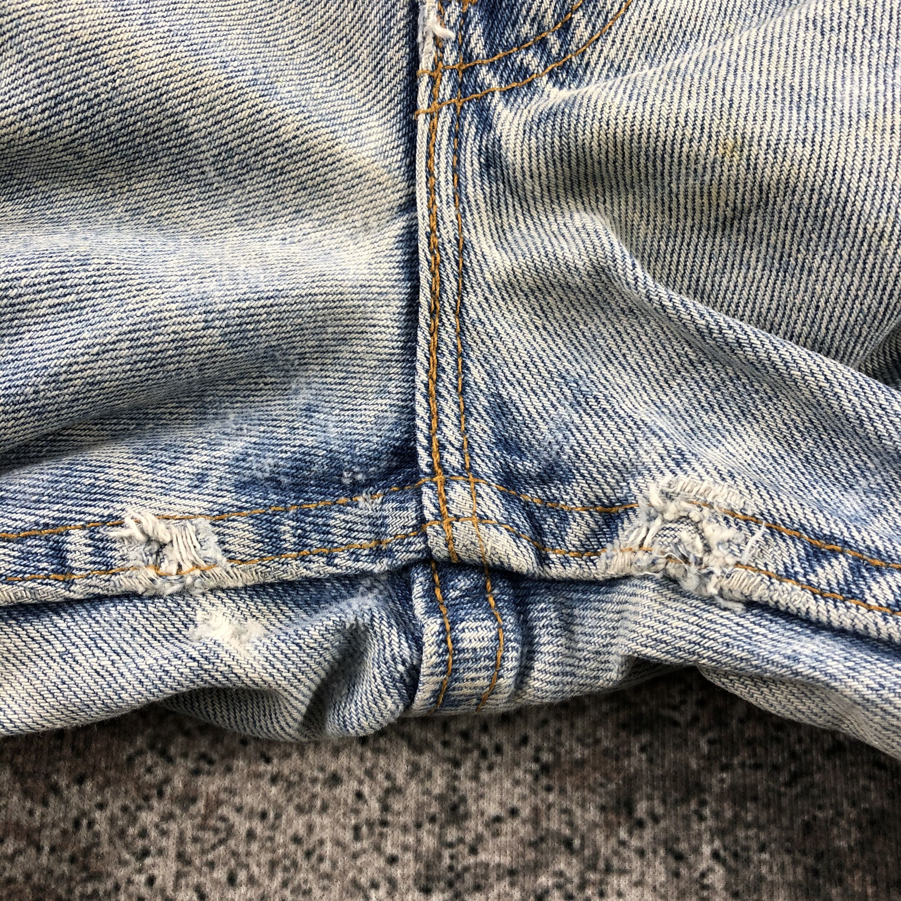 Levi's Vintage 90s Levis 550 Jeans Medium Wash Denim KJ932 Size US 33 - 10 Thumbnail