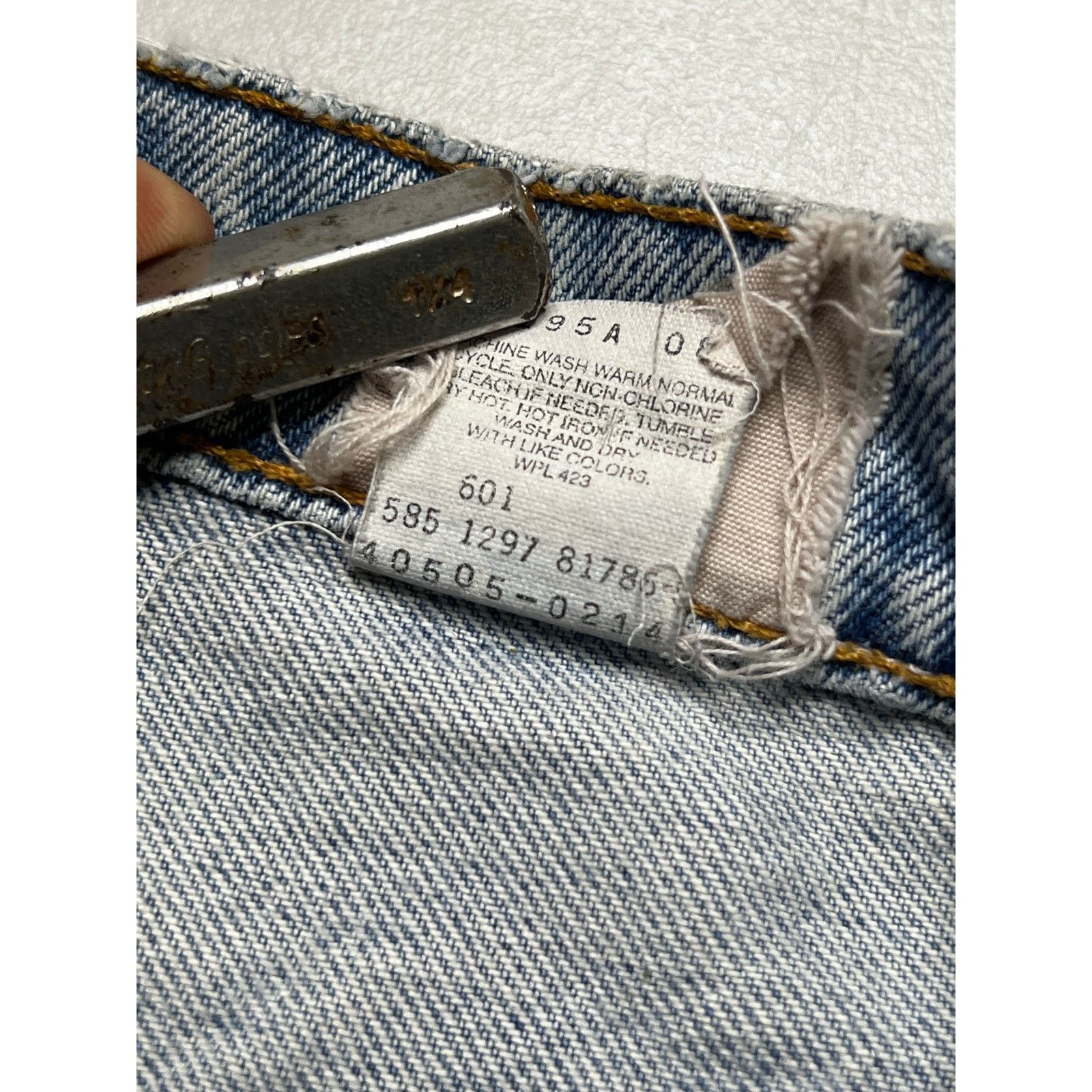 Levi's Vintage 90s Levi’s Women’s Distressed Denim Shorts - 31 Size 31" - 11 Thumbnail