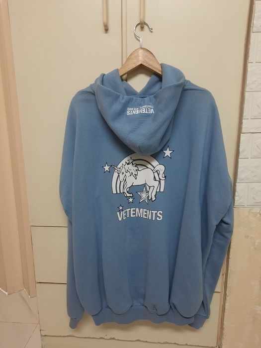 Vetements hoodie clearance unicorn and rainbow