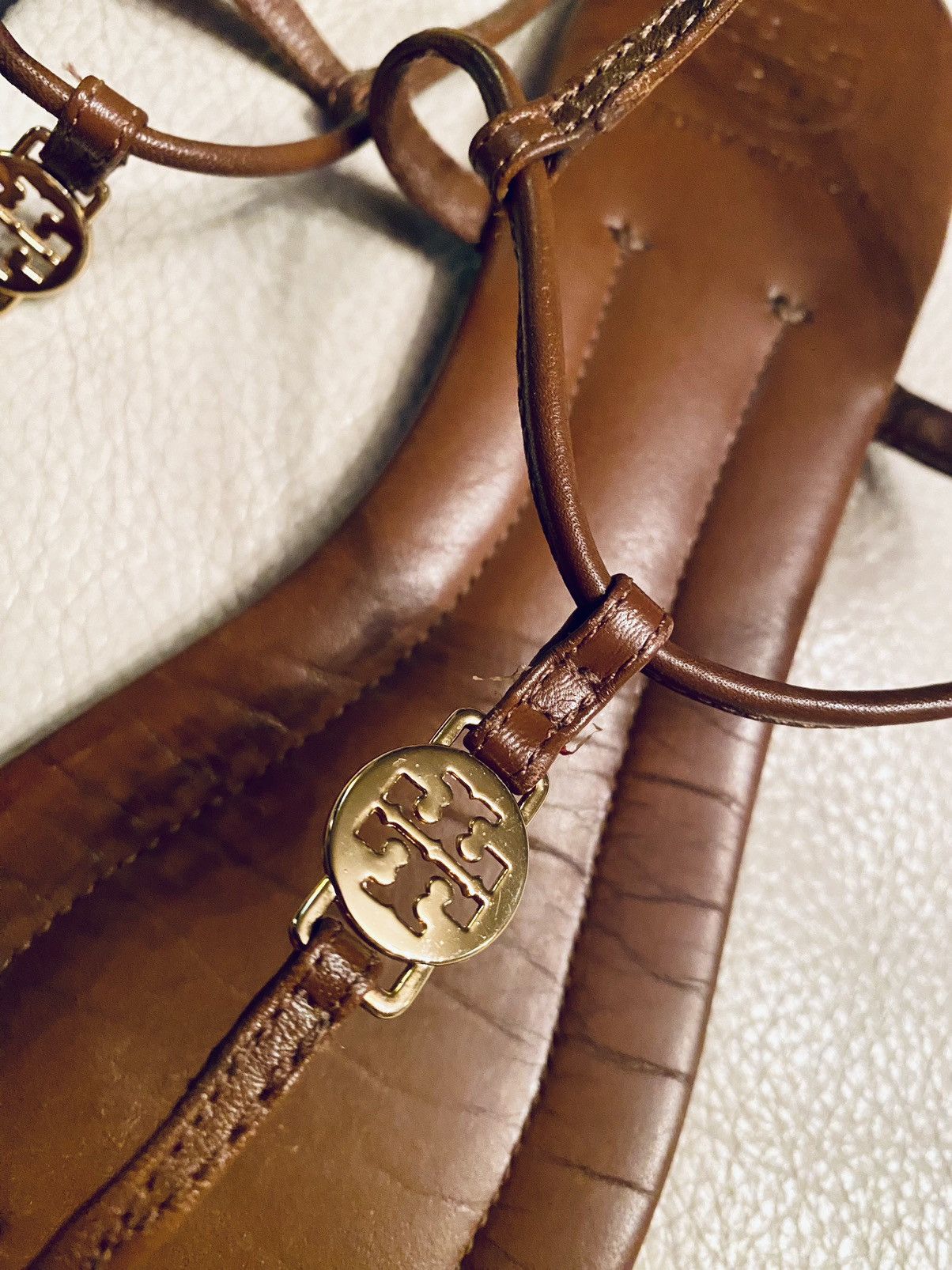 Tory Burch Tory Burch Brown Logo Coin T-Strap Leather Emmy Sandals 10.5 Size US 10.5 / IT 40.5 - 2 Thumbnail