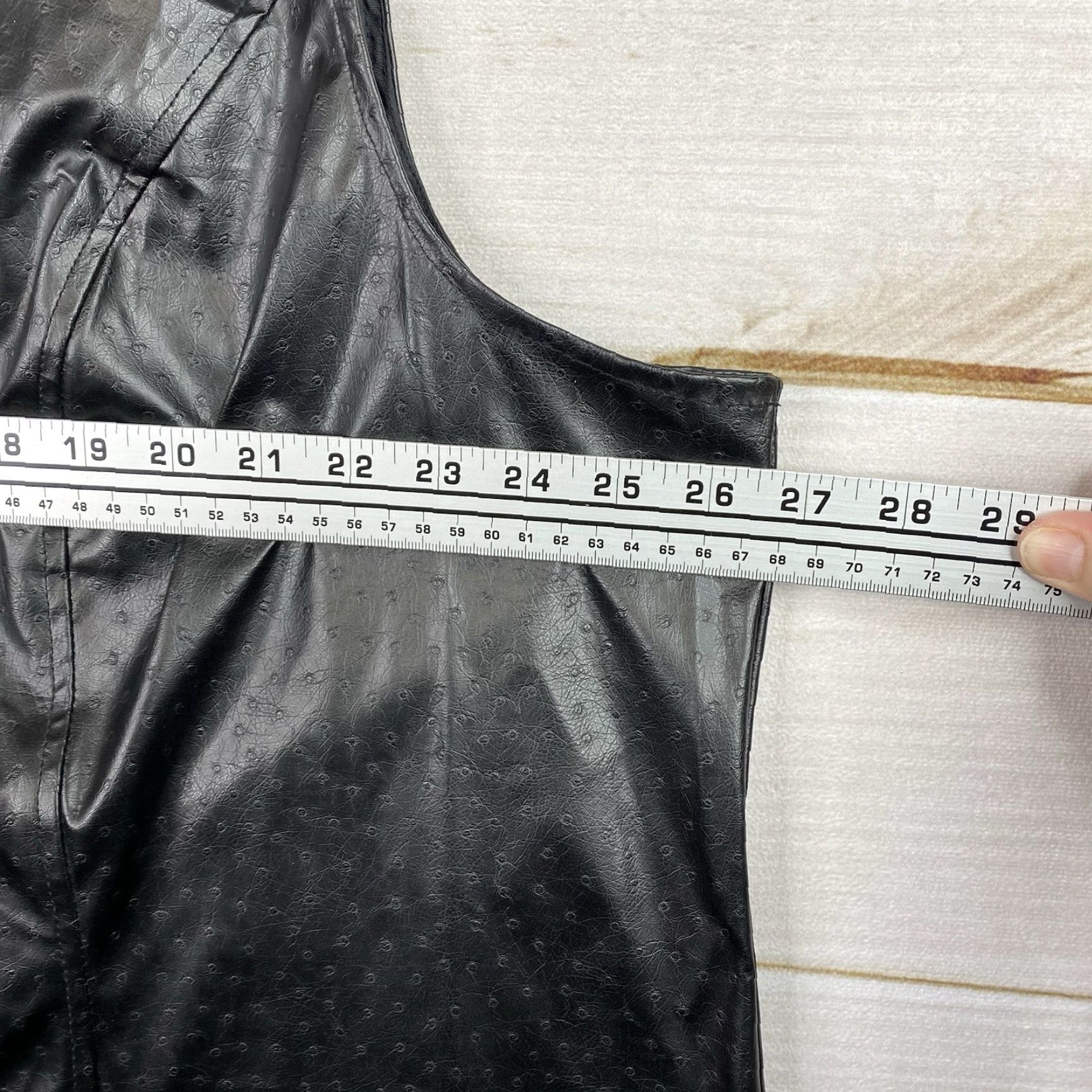 Vintage Maggie Barnes 3X Faux Leather Vest Black Pebbled Full Zip Lightweight Biker NWT Women's Vest 3X Black Zipper VINTAGE Size XXL / US 16-18 / IT 52-54 - 6 Thumbnail