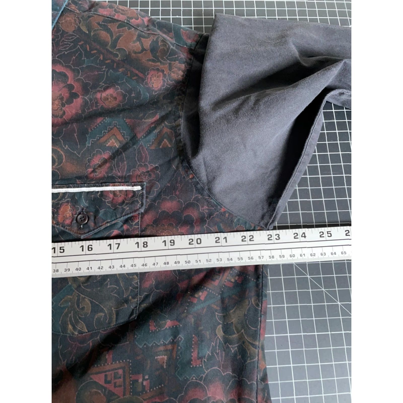 Wrangler VINTAGE Wrangler Cowboy Cut Shirt Men XL Black Floral 90s Western USA Made Cotton Twill Button-Down 17-35 (Adult) Mens Size US XL / EU 56 / 4 - 6 Thumbnail