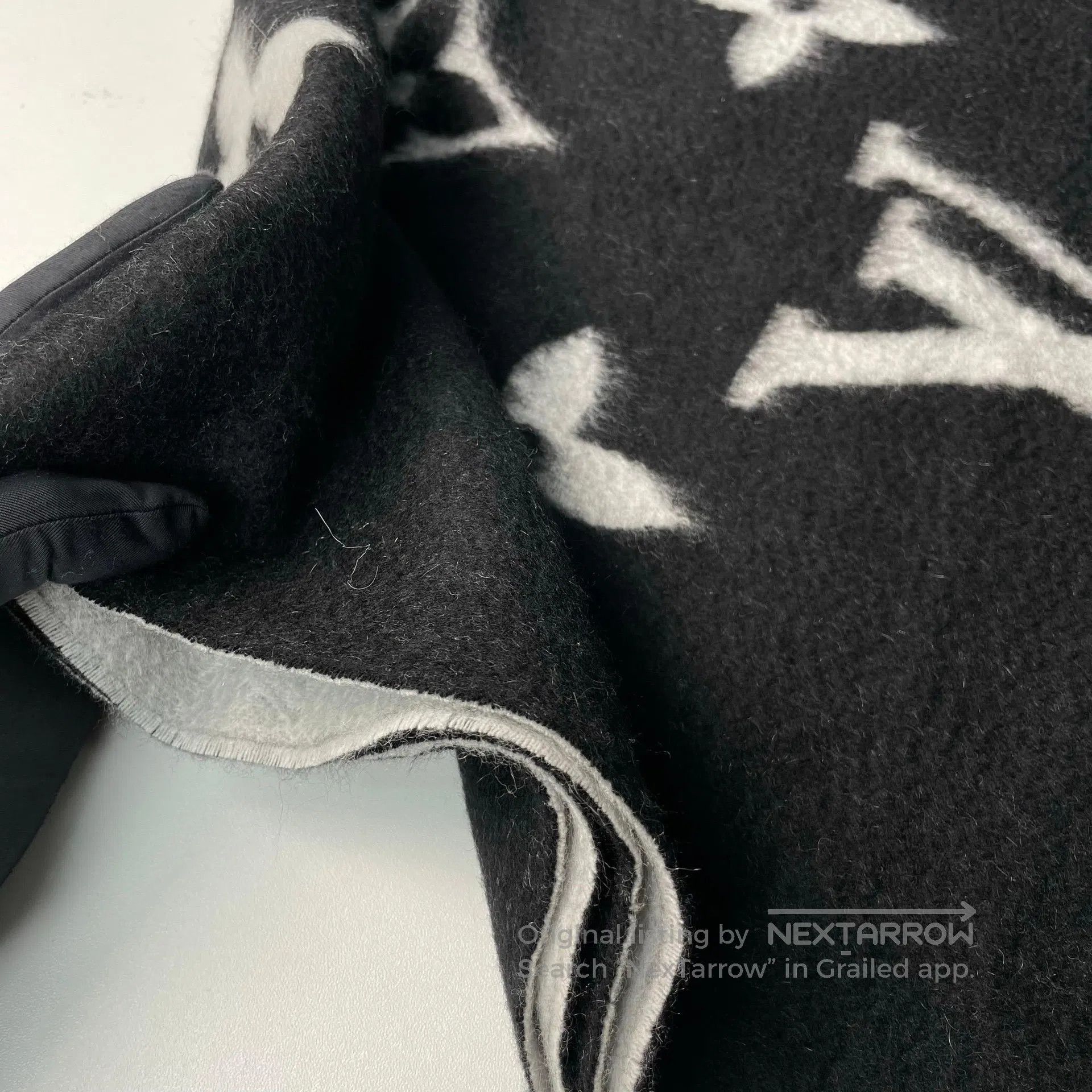 Louis Vuitton Louis Vuitton Black and Gray Full Logo Cashmere Double-Fac Size ONE SIZE - 9 Thumbnail