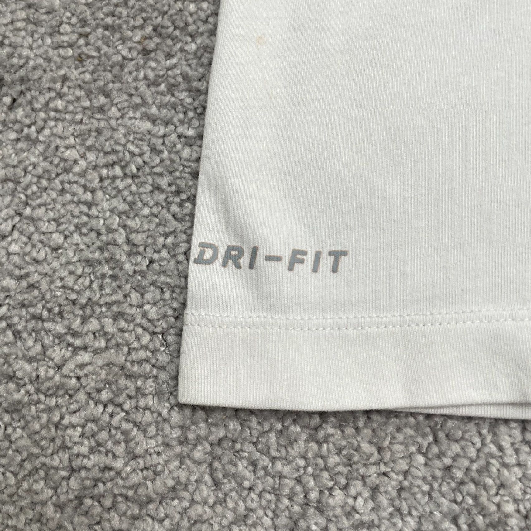 Nike Nike Dri-Fit The Nike Tee Tee Shirt Mens M White Crew Neck Short Sleeve Shirt Mens White Nike Dri-Fit Tee Size US M / EU 48-50 / 2 - 3 Thumbnail