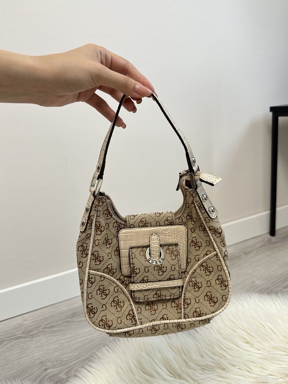 Guess × Japanese Brand × Vintage Rare 🔥🔥 Vintage monogram GUESS hobo bag Size ONE SIZE - 4 Thumbnail