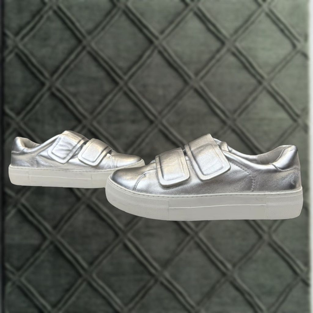 J/Slides J/Slides Adelynn Sneaker Leather Silver Metallic Platform Size 8 Women Gray Athletic Shoes Size US 8 / IT 38 - 1 Thumbnail