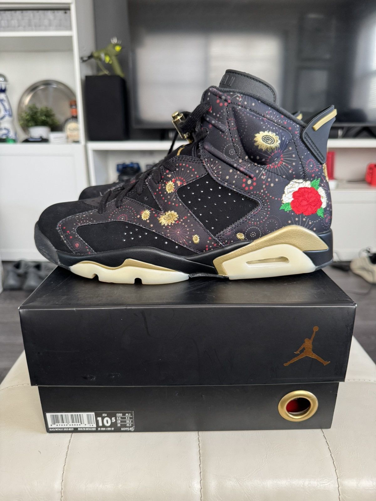 Nike Jordan 6 retro “Chinese New Year” Size US 10.5 / EU 43-44 - 1 Thumbnail